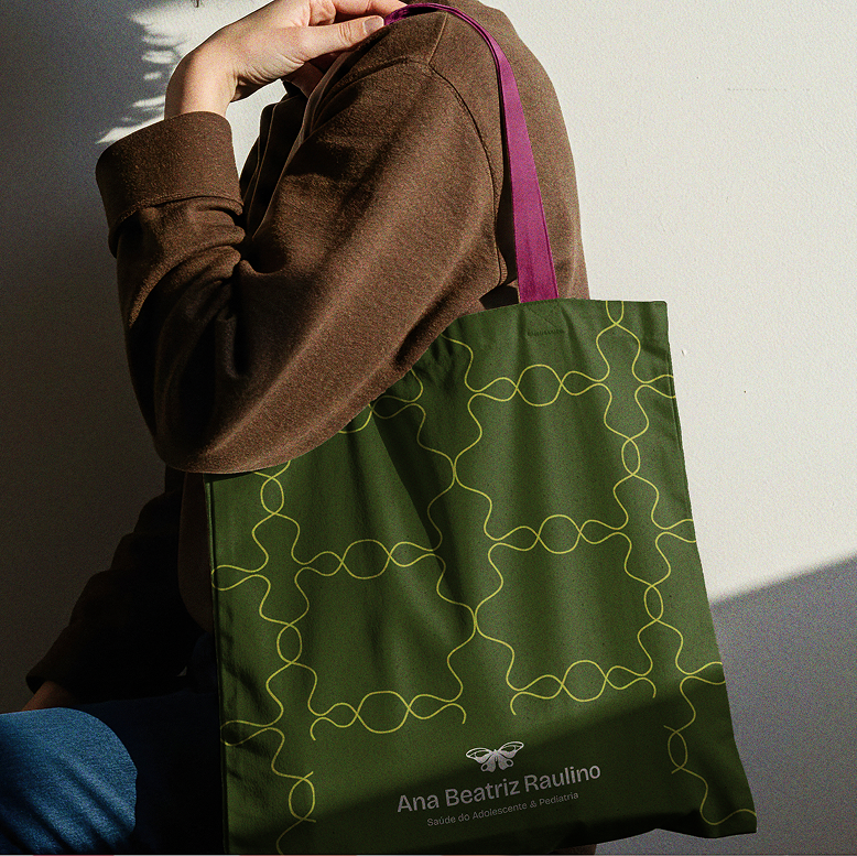Ecobag com a padronagem da identidade de Ana Beatriz Raulino
